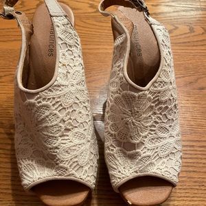 Maurice’s Peep Toe Wedges Lace Pattern Size 9